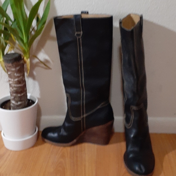 Frye Classic Black Leather Equestrian Western Coastal Cowgirl Boho Wedge Boot - Picture 3 of 9
